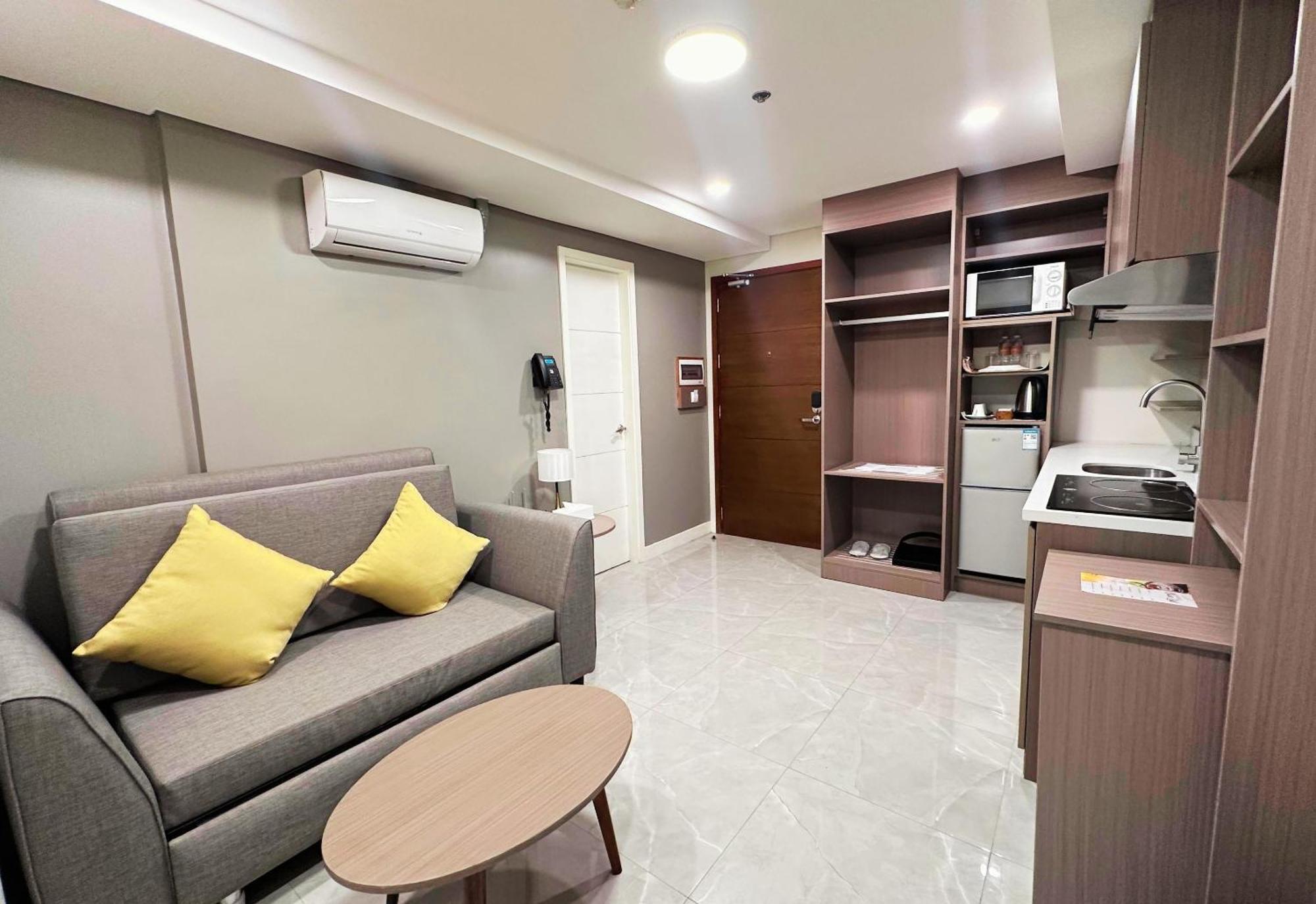 Hayat Sky Towers Hotell Cebu Exteriör bild