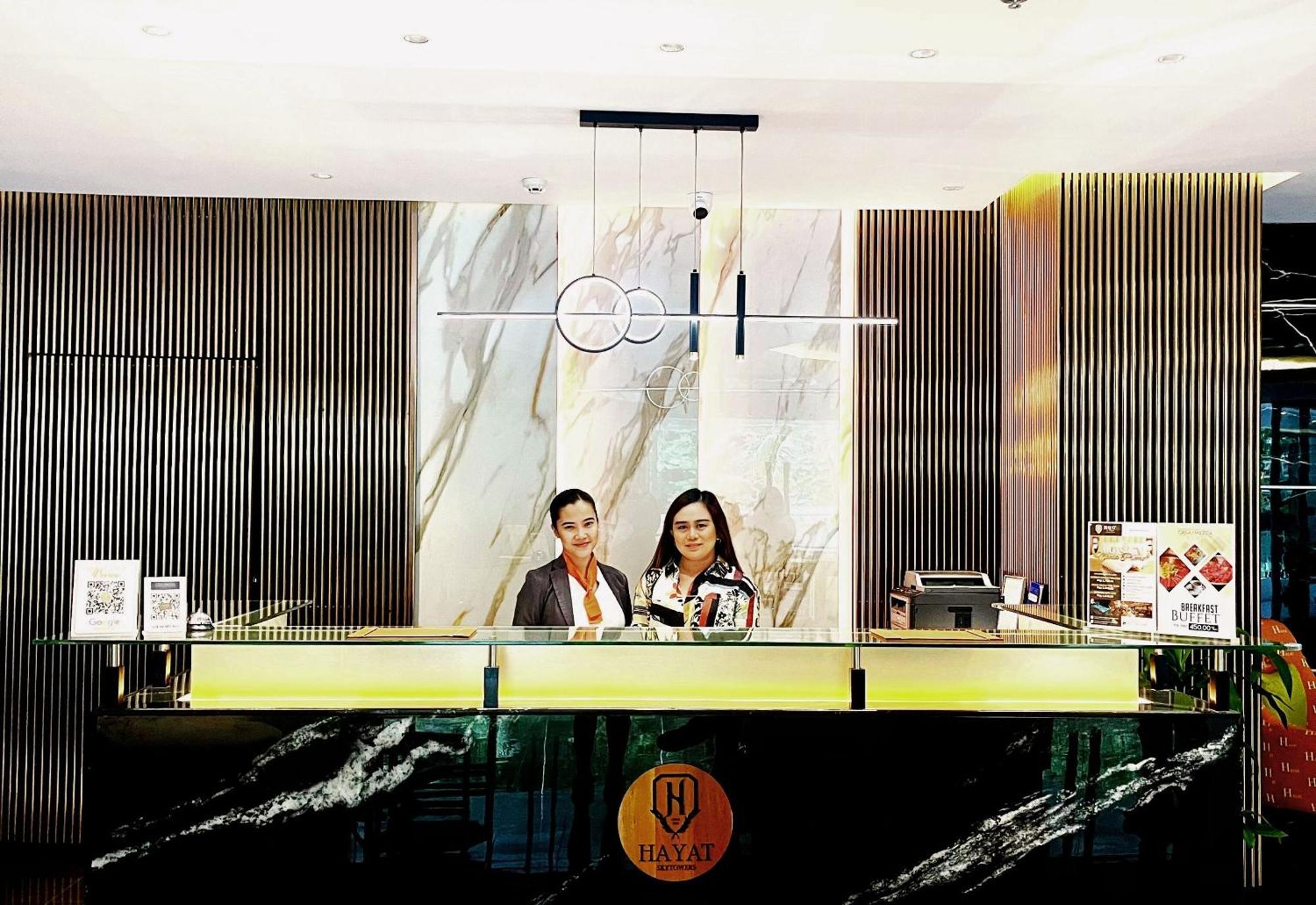 Hayat Sky Towers Hotell Cebu Exteriör bild
