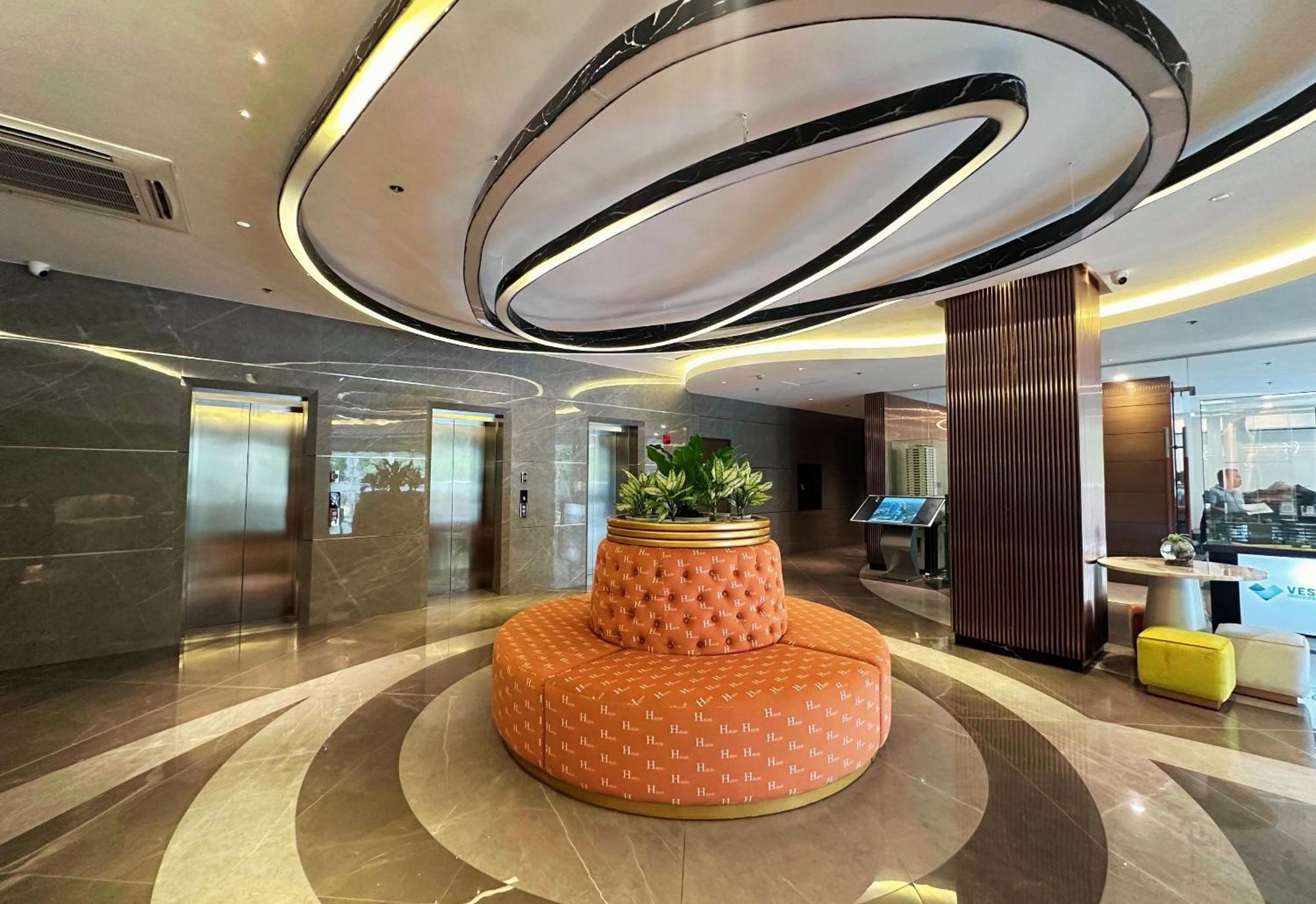 Hayat Sky Towers Hotell Cebu Exteriör bild