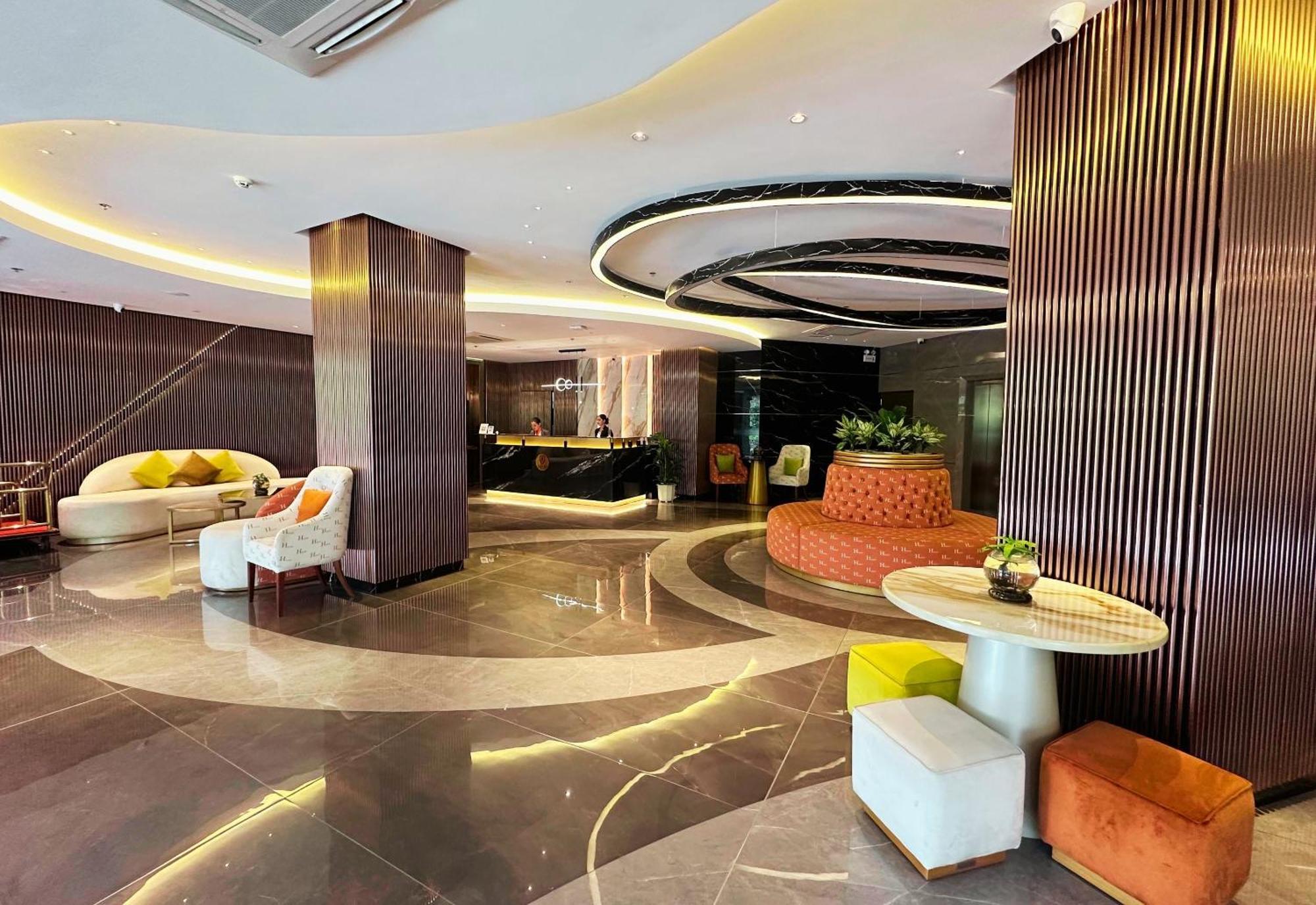 Hayat Sky Towers Hotell Cebu Exteriör bild