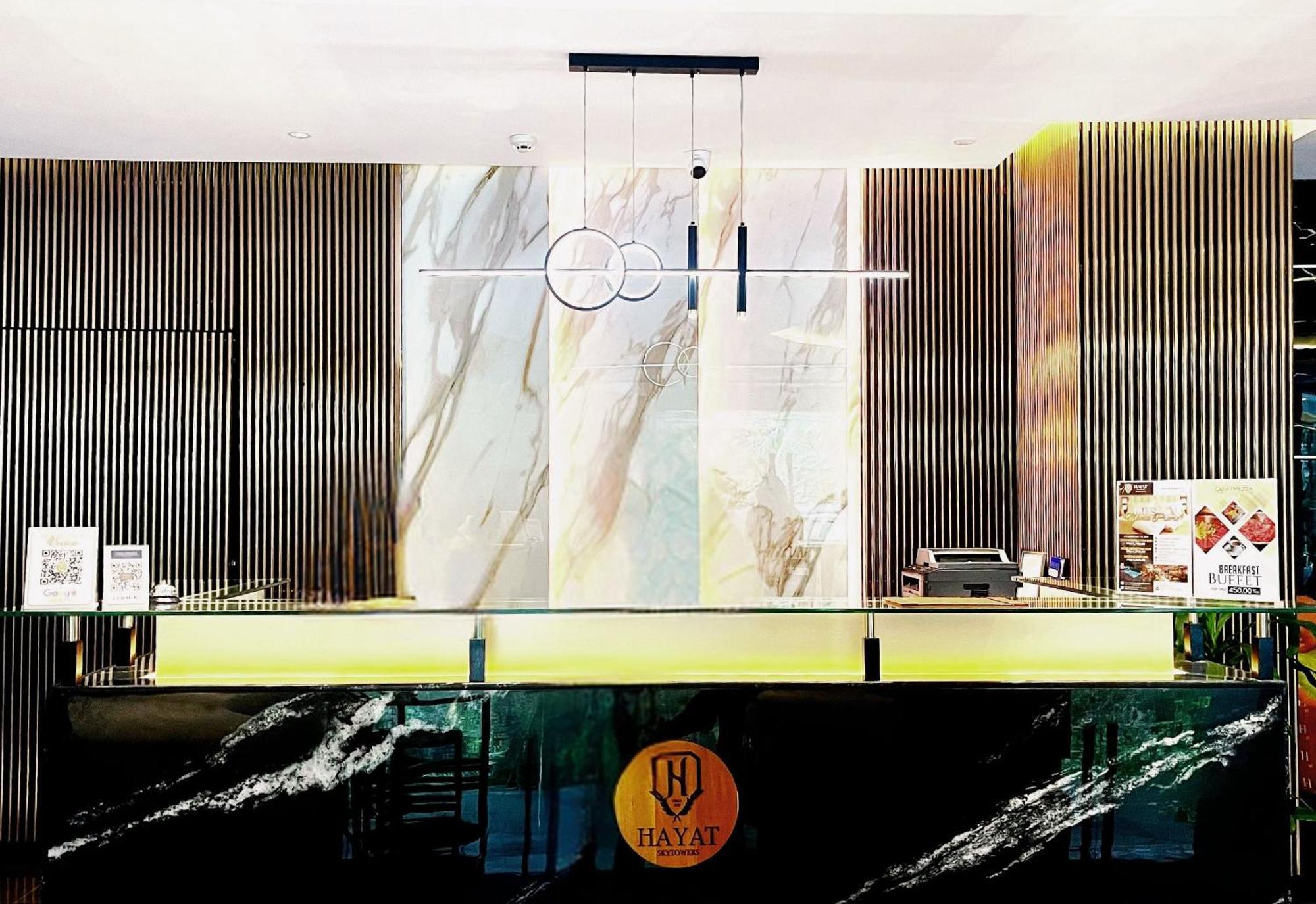 Hayat Sky Towers Hotell Cebu Exteriör bild
