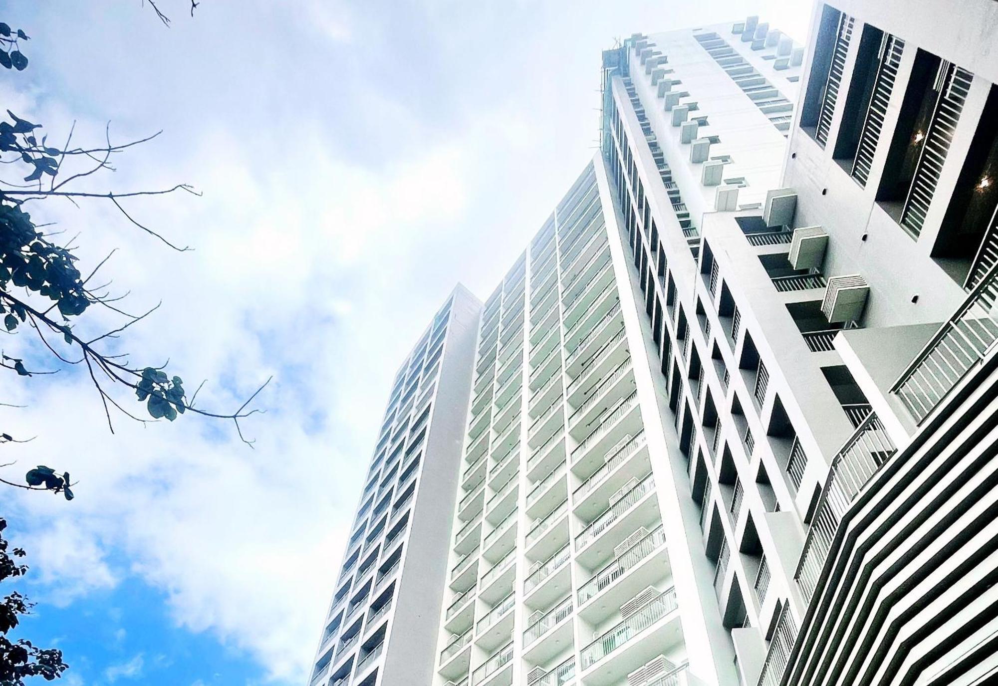 Hayat Sky Towers Hotell Cebu Exteriör bild