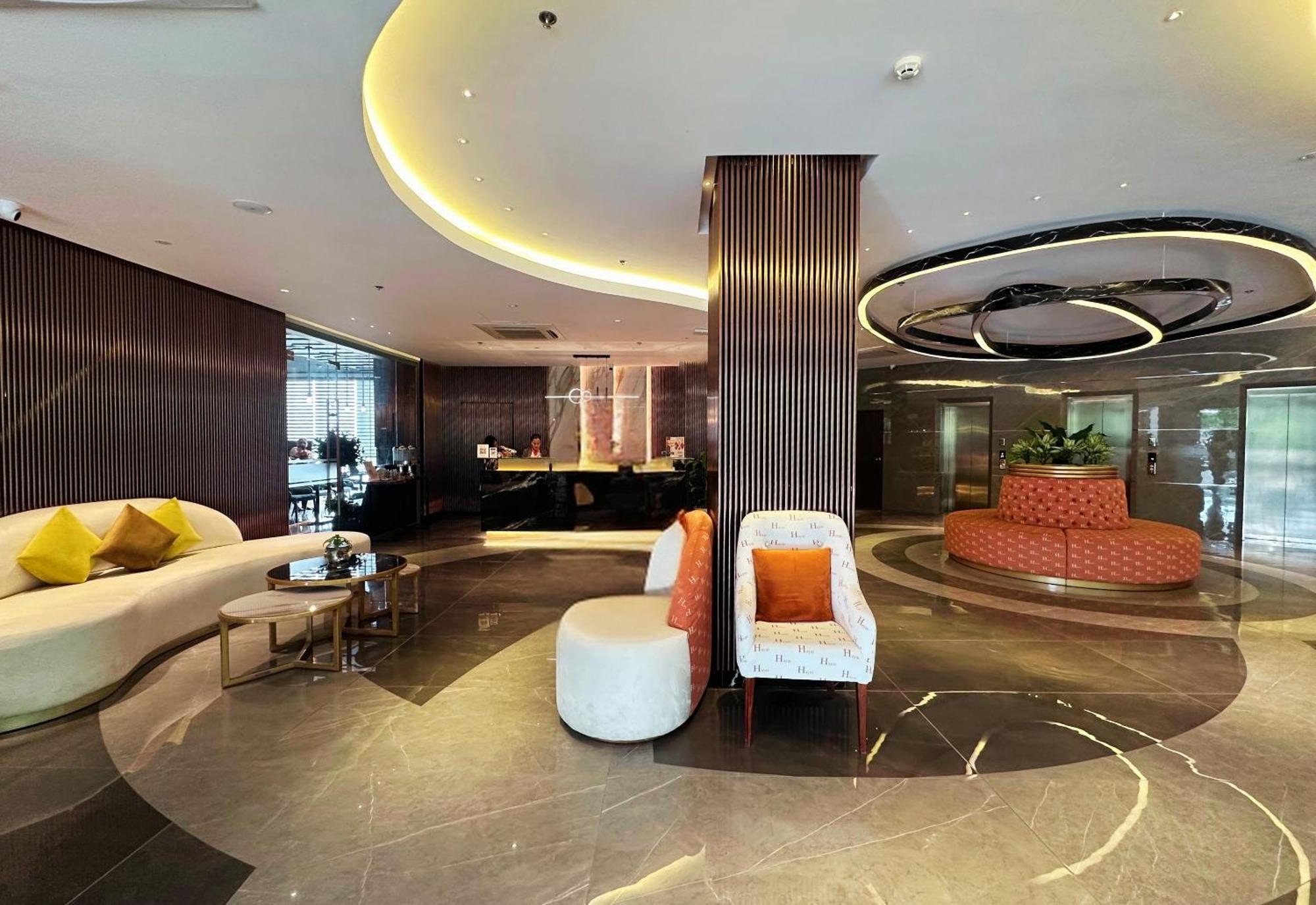 Hayat Sky Towers Hotell Cebu Exteriör bild