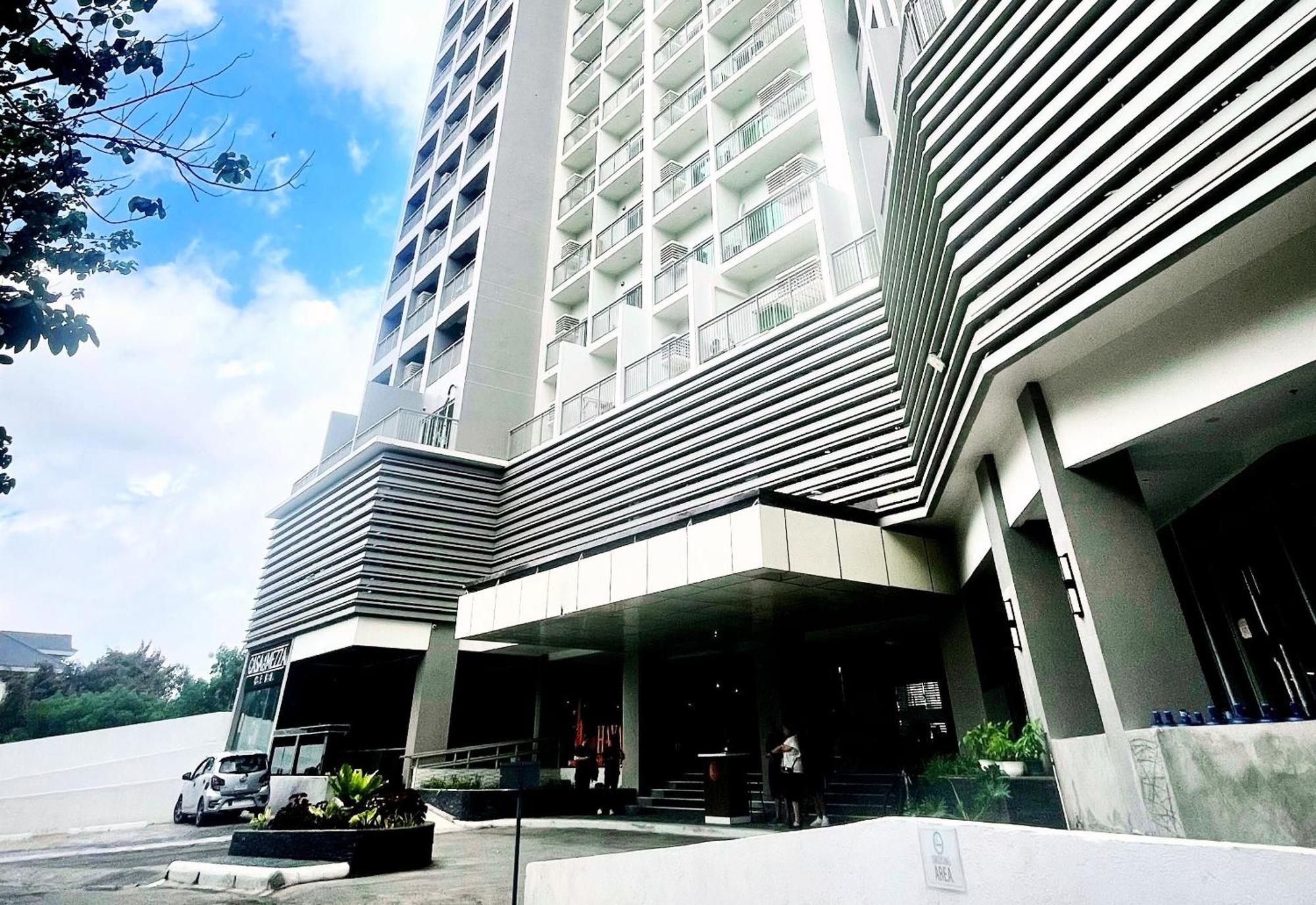 Hayat Sky Towers Hotell Cebu Exteriör bild