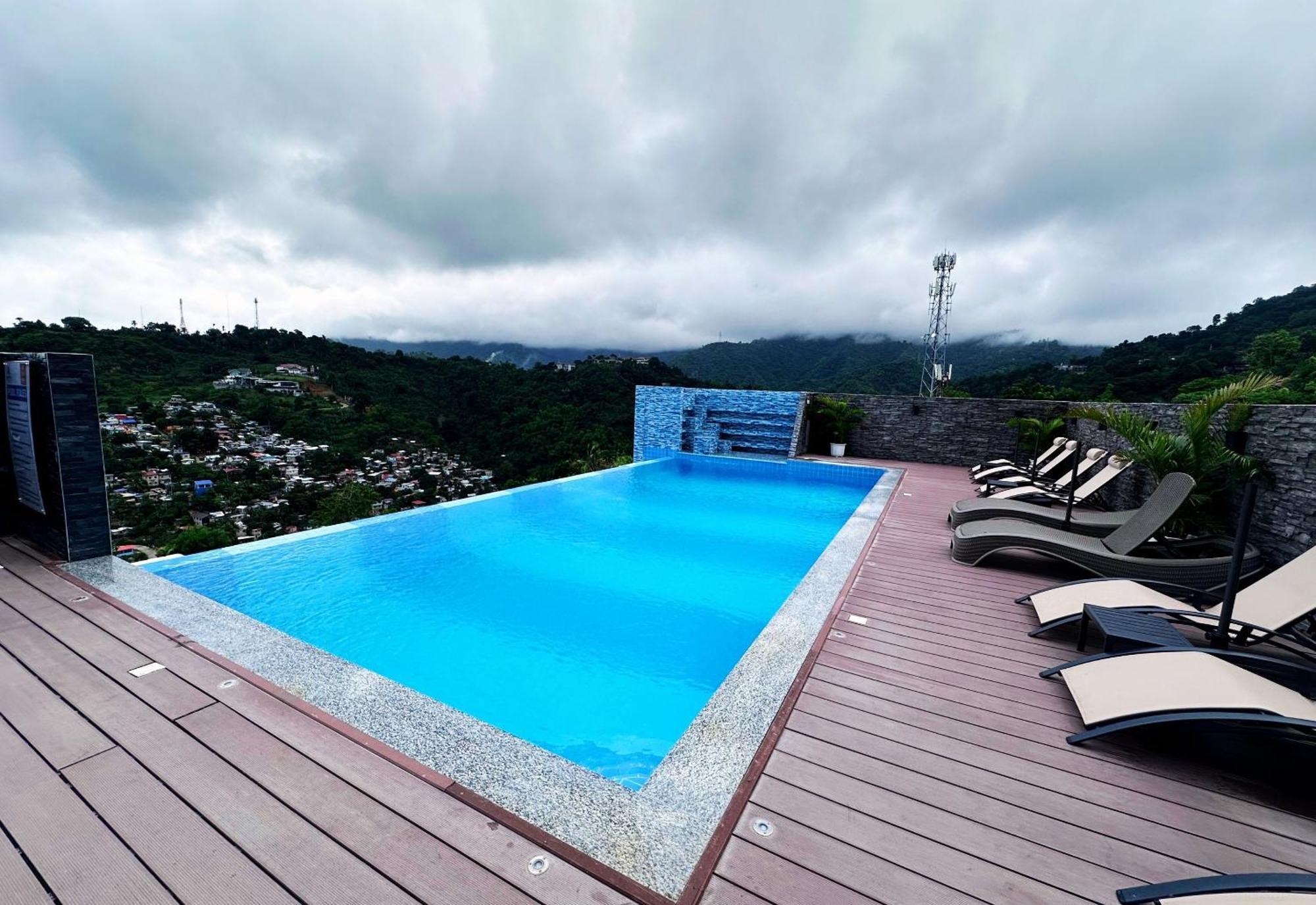 Hayat Sky Towers Hotell Cebu Exteriör bild
