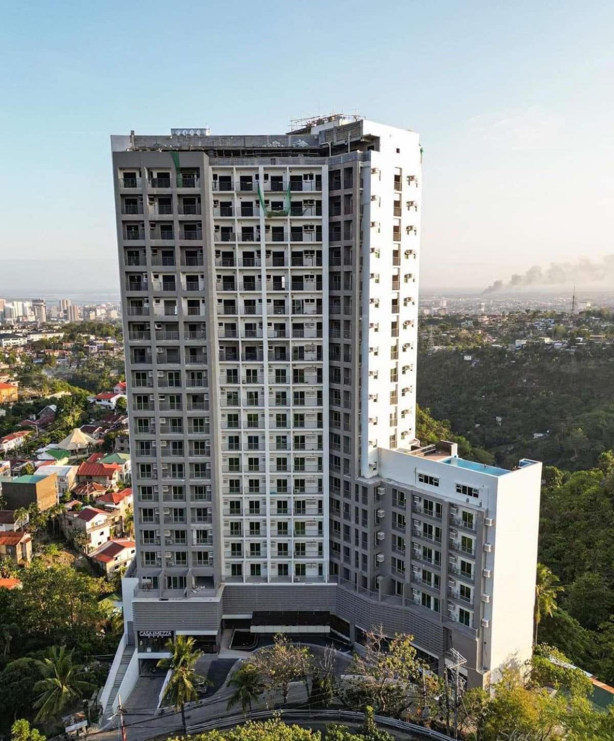 Hayat Sky Towers Hotell Cebu Exteriör bild
